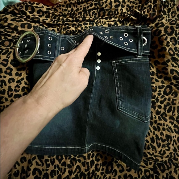 Stretch Denim Short-Shorts w/Denim Belt - Picture 3 of 16